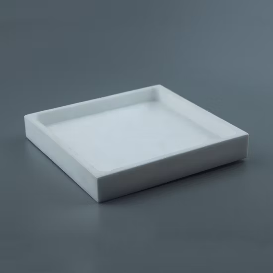 La plaque carrée du plateau en PTFE est intégralement formée et peut être placée dans le four